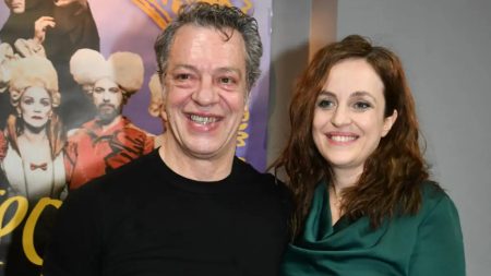 Γιάννης Τσορτέκης – Έλενα Μαυρίδου: Κοινή εμφάνιση και δηλώσεις για το ζευγάρι στην επίσημη πρεμιέρα του “Ταρτούφου”