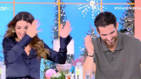 Ελένη Χατζίδου και Ετεοκλής Παύλου σε ξεκαρδιστικό διάλογο: «Εγώ ασχολούμαι με το πουλί σου» – «Εγώ το καθαρίζω, εγώ το χαϊδεύω»