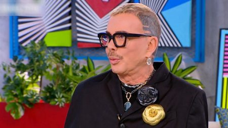 Λάκης Γαβαλάς