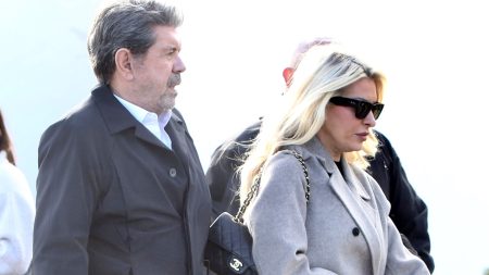 Κηδεία Γιώργου Παπαδάκη: Ελένη Μενεγάκη και Γιάννης Λάτσιος έφτασαν μαζί στη Ριτσώνα