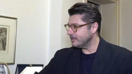 Λάμπρος Κωνσταντάρας