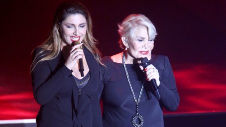 Έλενα Παπαρίζου, Μαρινέλλα