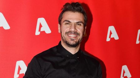 Άκης Πετρετζίκης