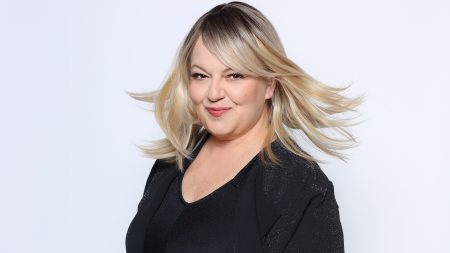 Εκτός σχεδίου, Φωτεινή Μπαξεβάνη