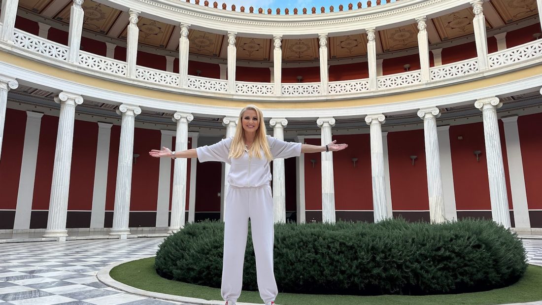 Happy Hours: Η Μάγδα Τσέγκου ταξιδεύει σε Πειραιά και Κυψέλη