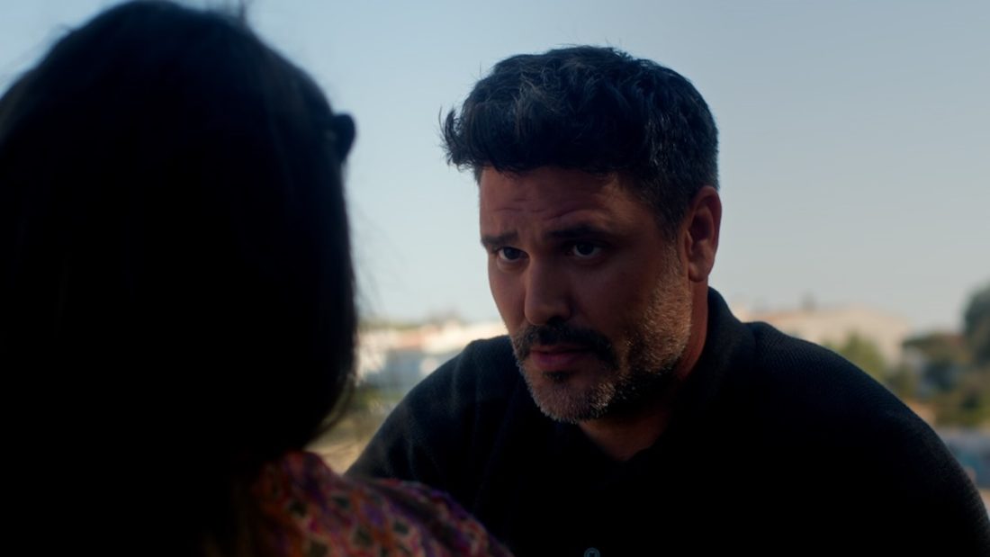 Hotel Elvira: Ο Χάρι κάνει ό,τι μπορεί για να πλησιάσει ξανά την Ελβίρα