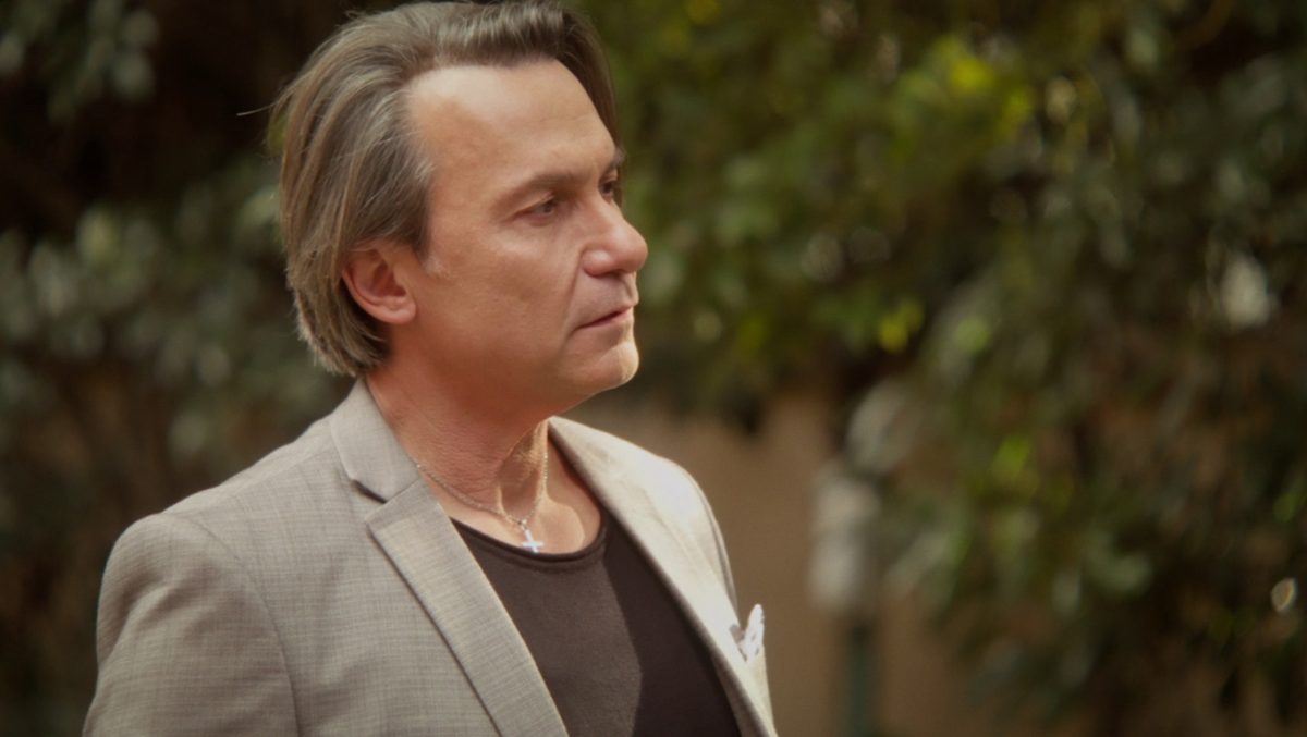 Να μ' αγαπάς