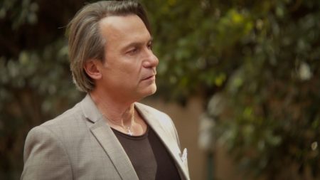 Να μ' αγαπάς