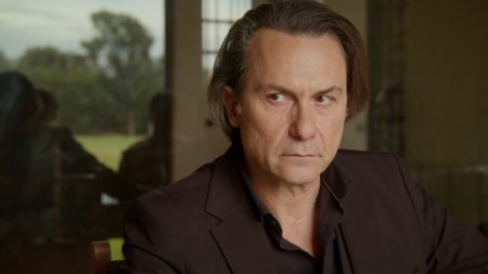 Να μ' αγαπάς