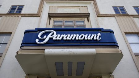 To Netflix κάνει πίσω για τη Warner Bros και ανοίγει τον δρόμο στην Paramount για mega-deal 110 δισ. δολαρίων