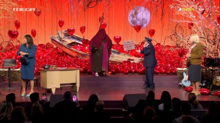 Αλ Τσαντίρι Νιουζ: Γρηγόρης Αρναούτογλου και Απόστολος Γκλέτσος στις πιο αδιανόητες μεταμφιέσεις επί σκηνής