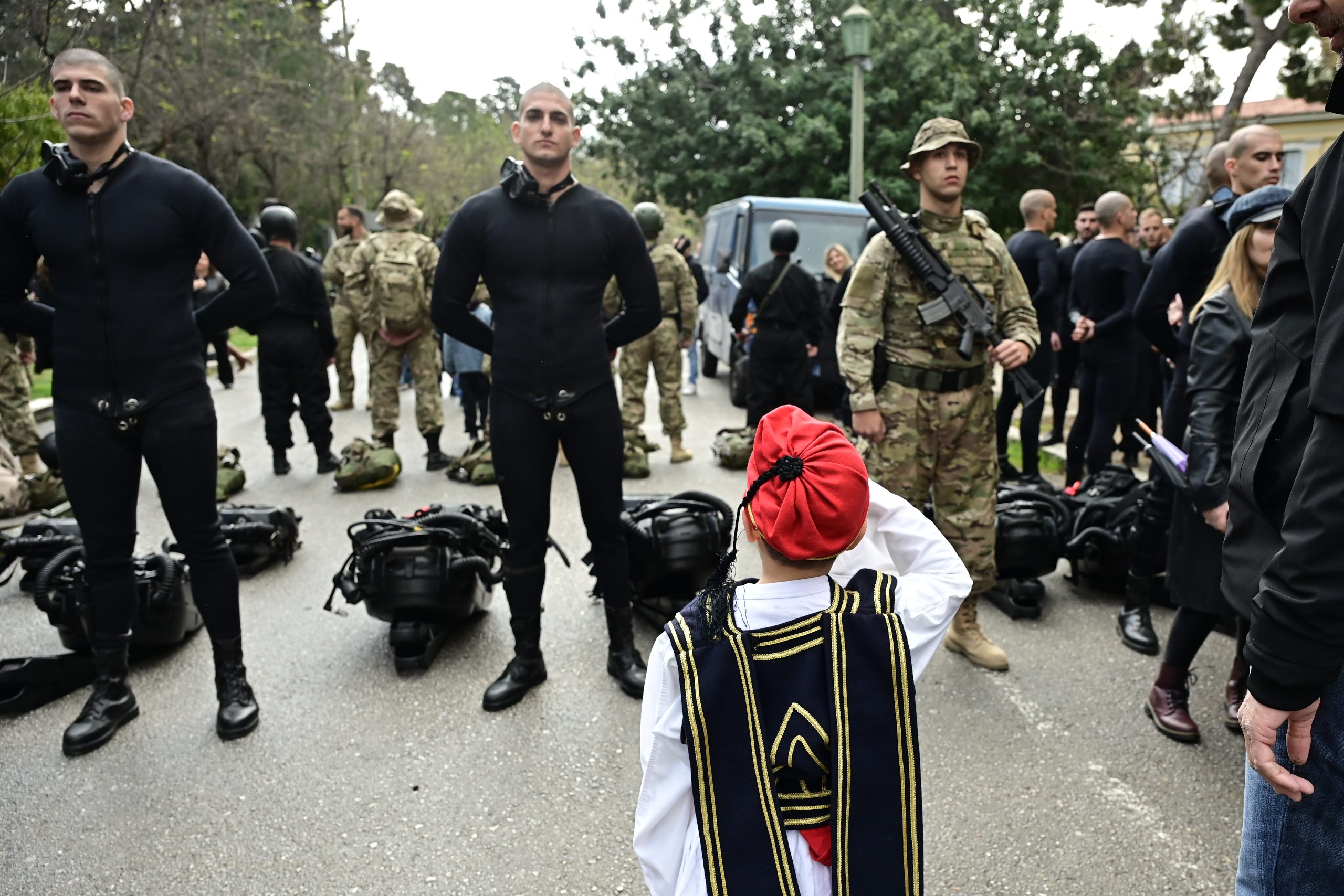 Στιγμιότυπα, πριν την έναρξη της παρέλασης για την εθνική επέτειο της 25ης Μαρτίου 1821 στην Αθήνα, Τετάρτη 25 Μαρτίου 2026. (ΜΙΧΑΛΗΣ ΚΑΡΑΓΙΑΝΝΗΣ