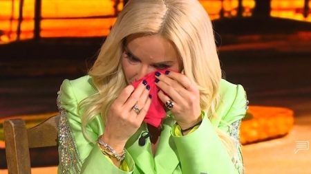 Moments, Μαρία Μπεκατώρου