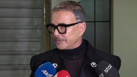 Λάκης Γαβαλάς