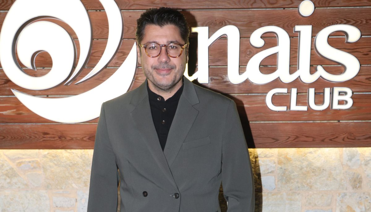 Λάμπρος Κωνσταντάρας