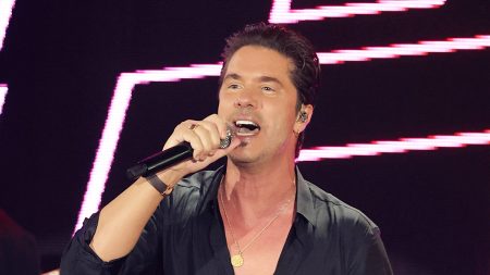 Νίκος Οικονομόπουλος