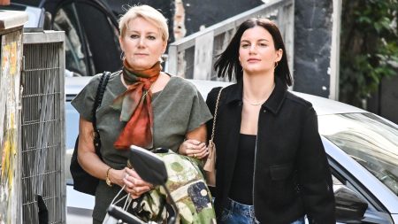 Νατάσα Παζαΐτη, Αλίκη Καραμανλή