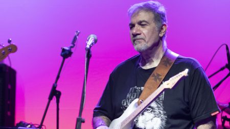 Δημήτρης Σταρόβας