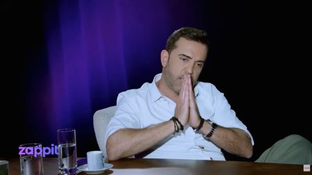 Ο Στέφανος Κωνσταντινίδης αποκαλύπτει στο zappit: «Είχα ορκιστεί να μη μιλήσω γι’ αυτό το περιστατικό, έσφιξα τα δόντια για να βγει η σεζόν» – «Δεν θέλω να είμαι ο παρουσιαστής του 1%» – «Δώσαμε μάχη με τη ζωή και σταθήκαμε όρθιοι»