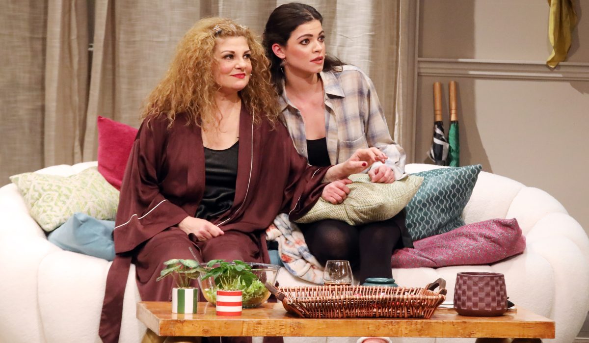 Τάνια Τρύπη, Τζένη Καζάκου