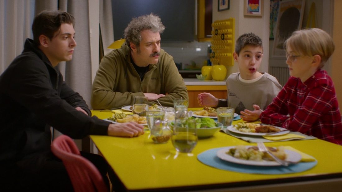 Τρομεροί Γονείς: Ο Θωμάς, η Ντίνα και ο Τάκης καταλήγουν στο τμήμα