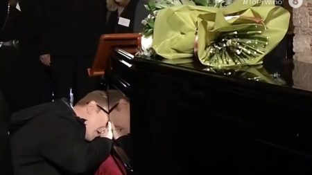 Τάκης Ζαχαράτος