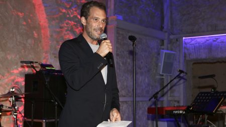 Αντίνοος Αλμπάνης