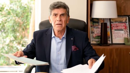 Γιάννης Μπέζος