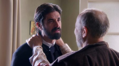 Άγιος Έρωτας: Ο πατήρ Νικόλαος ανησυχεί πως ο πατέρας του θα στραφεί εναντίον του