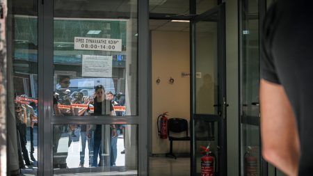 Ρακοσυλλέκτης γάζωσε πολίτες σε δύο διαφορετικά σημεία στην Αθήνα, στον ΕΦΚΑ στον Κεραμεικό και στο Εφετείο στη Λουκάρεως – 5 τραυματίες
