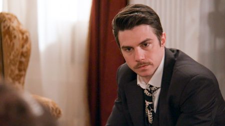 Grand Hotel: Ο Ρήγας καταφέρνει και ξεφεύγει από τον Χατζημήτρο