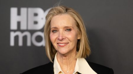 Lisa Kudrow: «Κάθε χρόνο από τα δικαιώματα των Friends παίρνουμε 20 εκατομμύρια δολάρια ο καθένας»