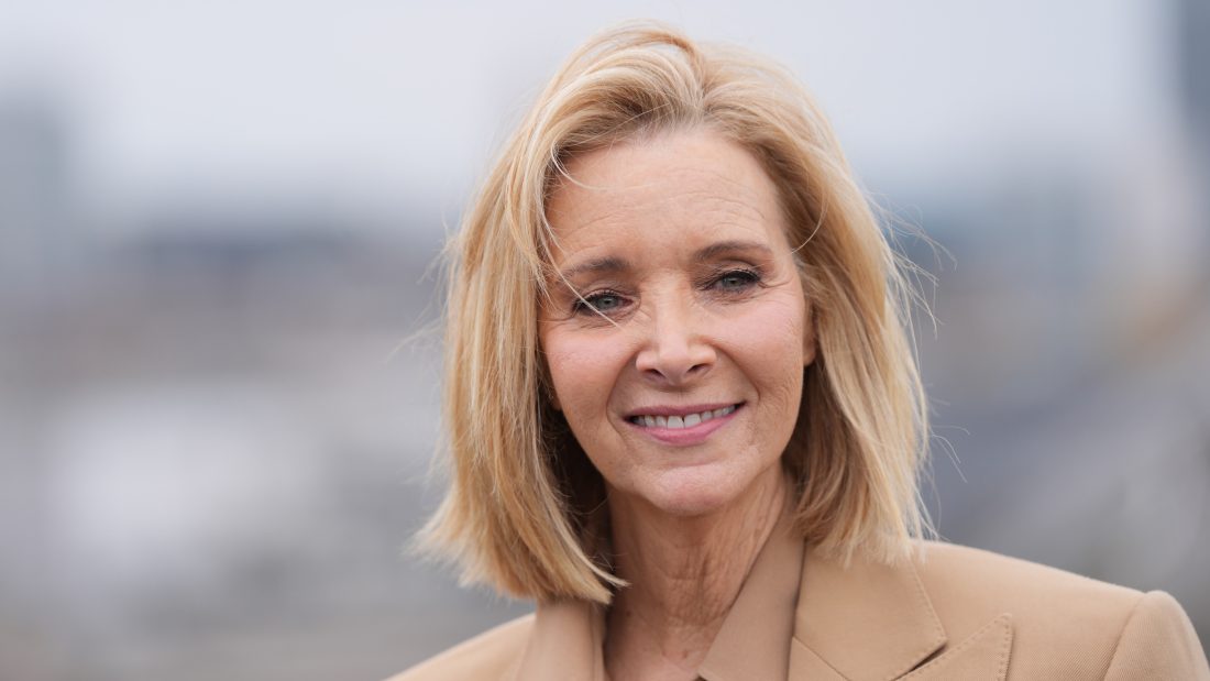 Σοκάρει η Lisa Kudrow για το παρασκήνιο των Friends: «Αν έκανες λάθος στα λόγια σου, σε έβριζαν – Συζητούσαν σεξουαλικές φαντασιώσεις για την Jennifer και την Courteney»