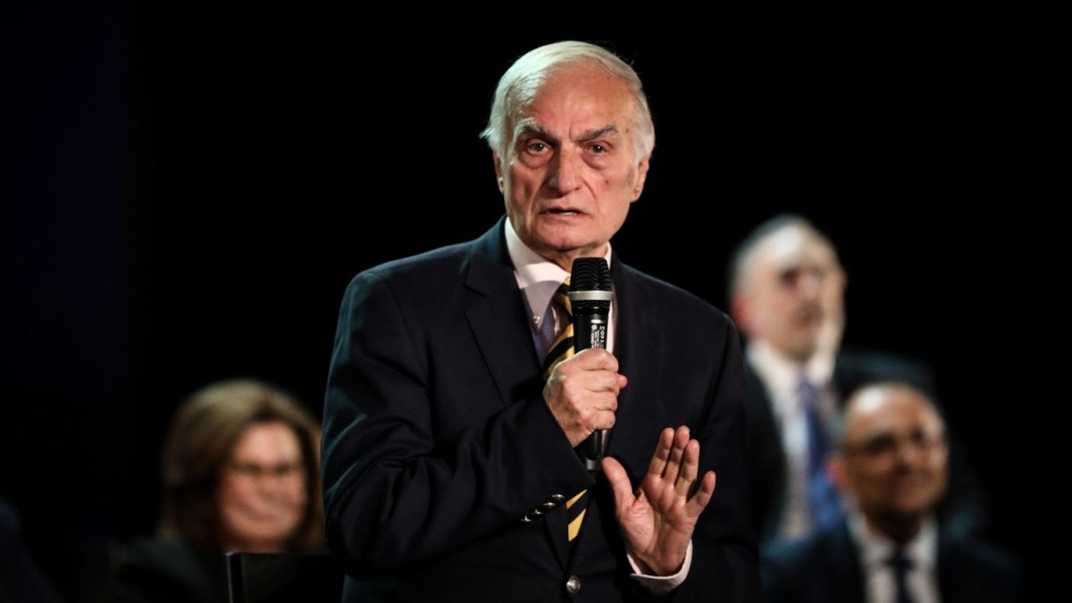 Μανώλης Μαυρομάτης