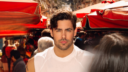 Ο Κώστας Μαρτάκης παρουσιάζει το music video για «Το Σ’ αγαπώ» του