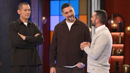 MasterChef: Ηττήθηκε στην εβδομάδα θρίλερ και κρέμασε, με δάκρυα, τη μαύρη ποδιά του