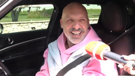 Νίκος Μουτσινάς