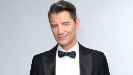 YFSF, Σάκης Ρουβάς