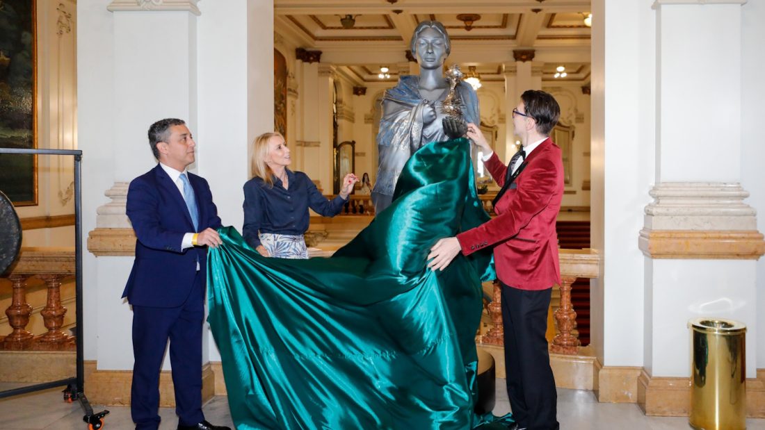 Η Βραζιλία τιμά τον Έλληνα γλύπτη Νίκο Φλώρο – Θρίαμβος στην Όπερα του Σάο Πάολο με παγκόσμια ακτινοβολια