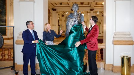 Η Βραζιλία τιμά τον Έλληνα γλύπτη Νίκο Φλώρο – Θρίαμβος στην Όπερα του Σάο Πάολο με παγκόσμια ακτινοβολια