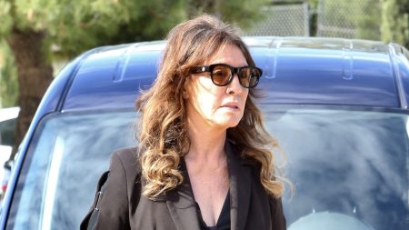 Αντέδρασε η Βάνα Μπάρμπα από Σαντορίνη: «Δεν γίνεται να περνάμε καλά και δίπλα μας να σκοτώνονται άνθρωποι»