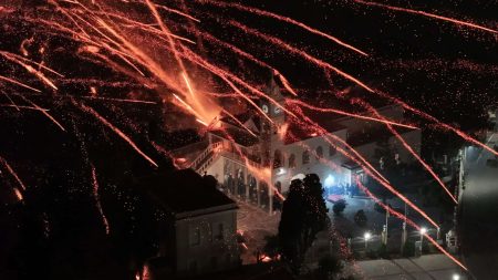 Πάσχα 2026 – Χίος: Μοναδικά πλάνα από τον ρουκετοπόλεμο στο Βροντάδο