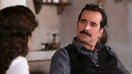 Grand Hotel: Ο Χατζημήτρος προτείνει στη Δούκισσα να προχωρήσει στη δωρεά