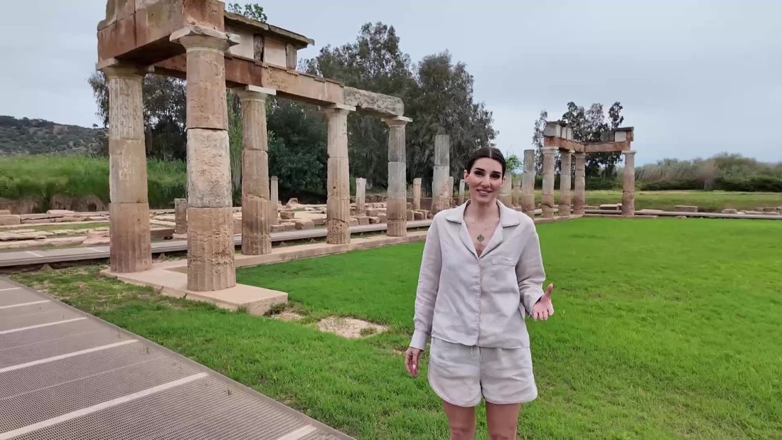 Happy Hours: Η Άννα Αναστασάκη ανακαλύπτει το μοναδικό «χωριό» της Αθήνας