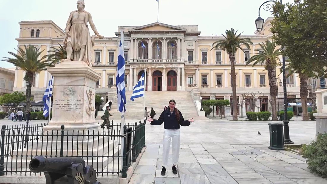 Happy Hours: Η Άννα Αναστασάκη ταξιδεύει στην «Αρχόντισσα των Κυκλάδων»