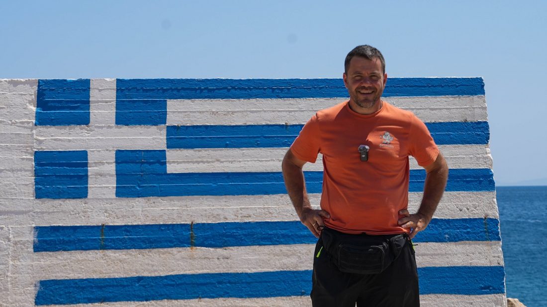 Happy Traveller: Ο Ευτύχης Μπλέτσας φτάνει στο Αγαθονήσι