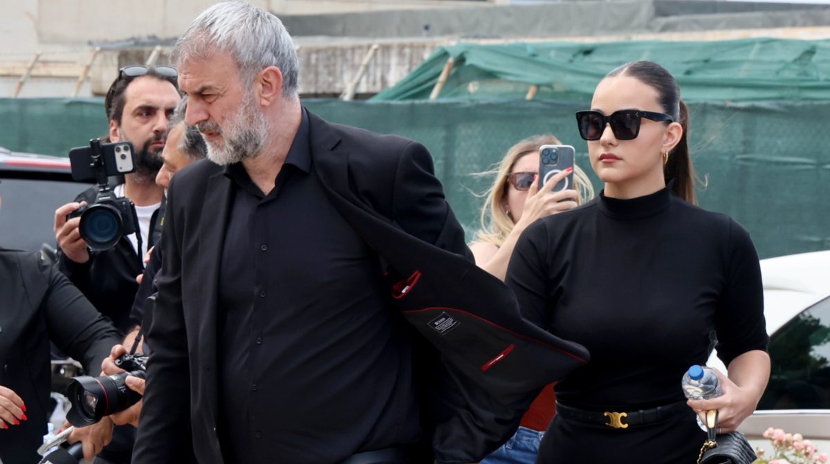Τραϊανός Δέλλας, Βικτώρια Δέλλα