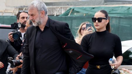 Τραϊανός Δέλλας, Βικτώρια Δέλλα