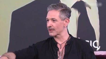 Αιμίλιος Χειλάκης: «Αν λέω ότι έχω έναν πατέρα στον χώρο είναι ο Γιάννης Μπέζος και αδερφός μου ο Βλαδίμηρος Κυριακίδης»