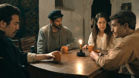 Από ήλιο σε ήλιο: Ο Μανώλης αντιμετωπίζει την οργή και την απόρριψη των εργατών
